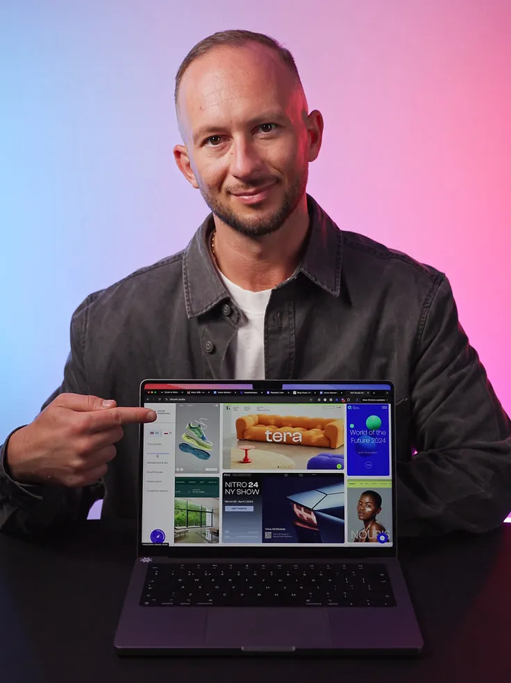 Maciej Konarzewski holding a laptop showing an online shop
